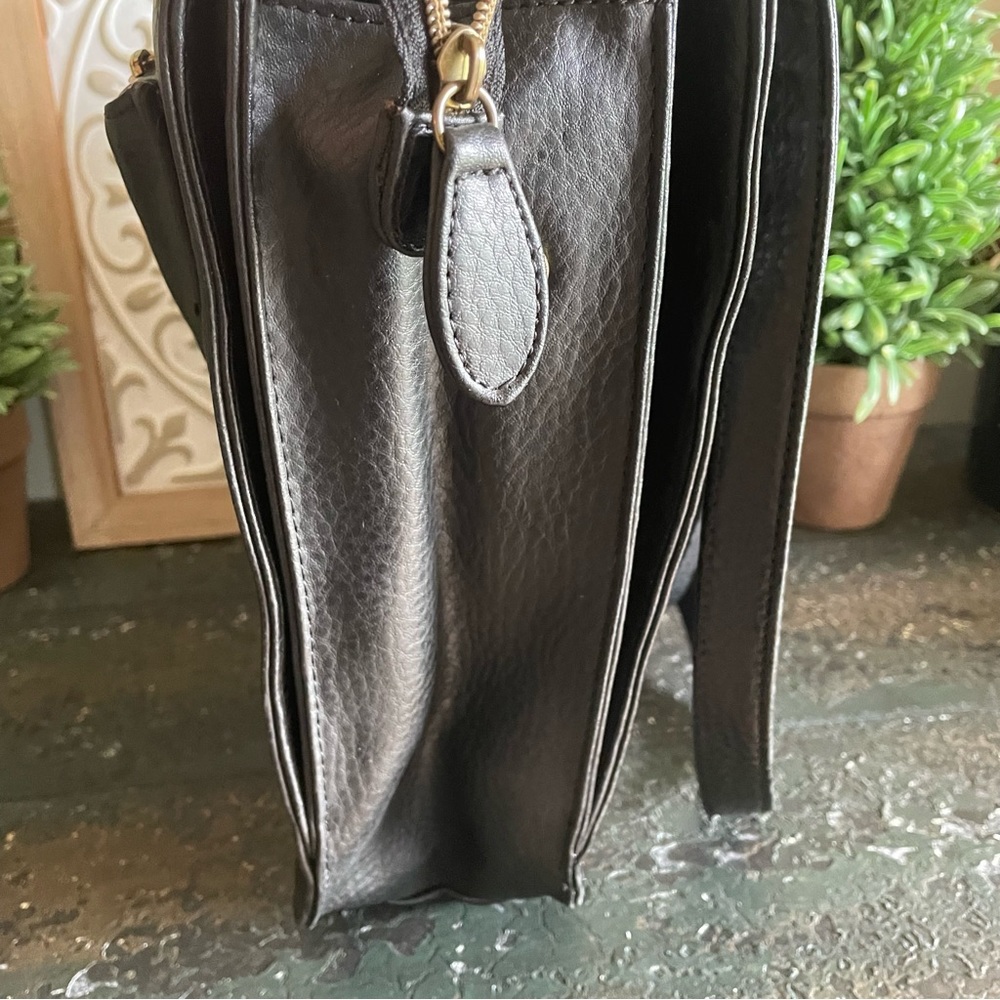 Relic leather shoulder bag - Picture 3 of 10